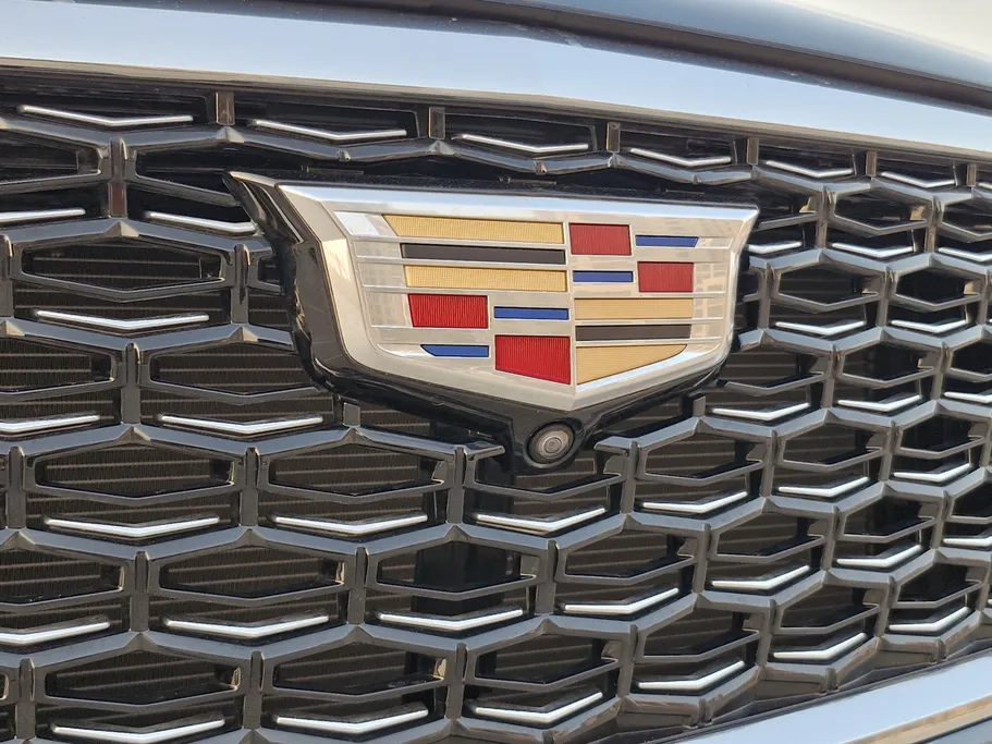 كاديلاك اكس تي 4  2025 