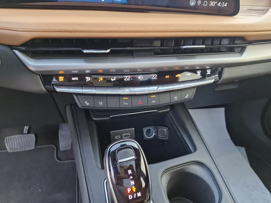 كاديلاك اكس تي 4  2025 