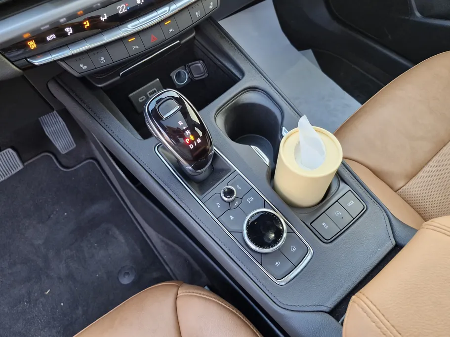 كاديلاك اكس تي 4  2025 