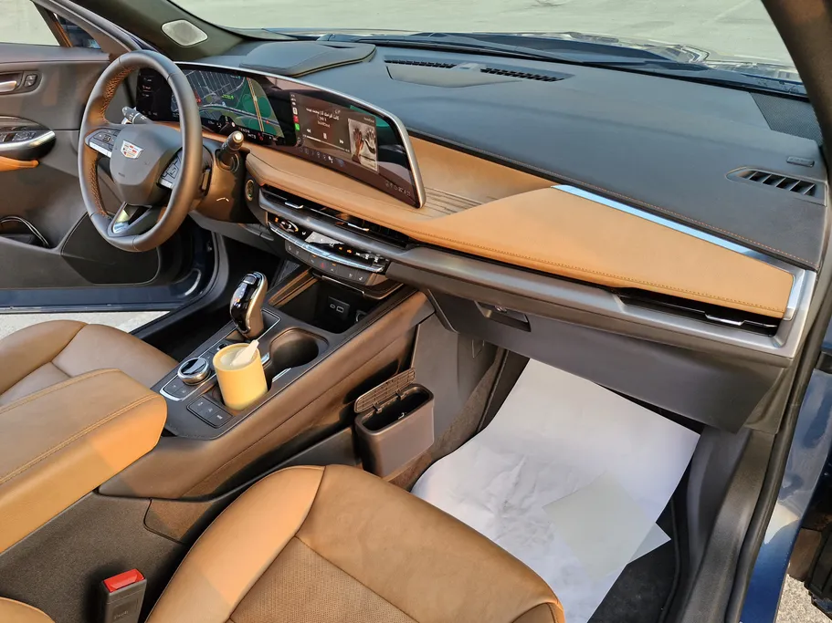 كاديلاك اكس تي 4  2025 