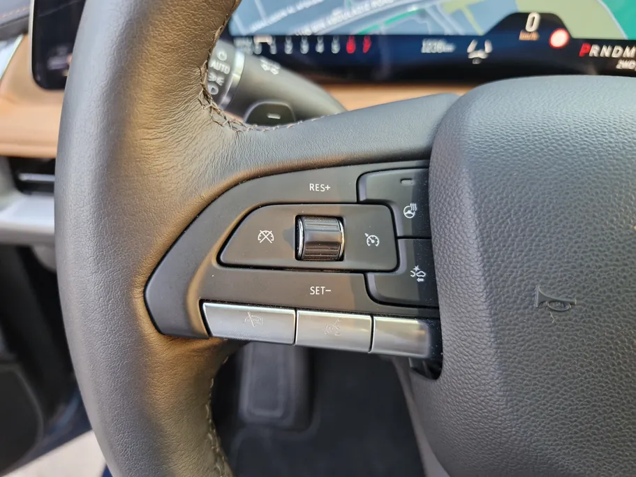 كاديلاك اكس تي 4  2025 