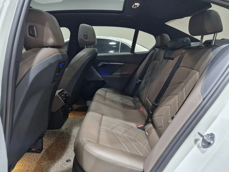 2024 BMW 5 Series 520i 