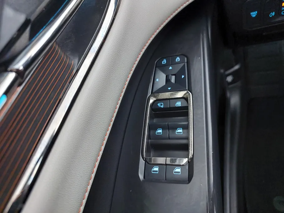 فورد تورس تيتانيوم الإصدار الجديد 2023 