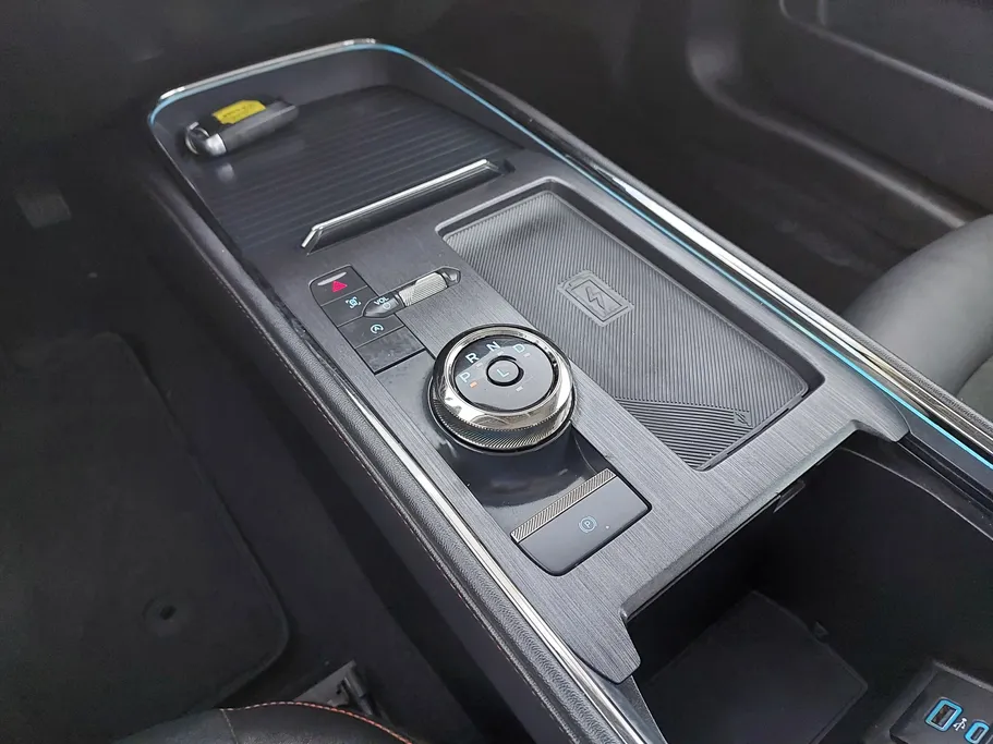 فورد تورس تيتانيوم الإصدار الجديد 2023 