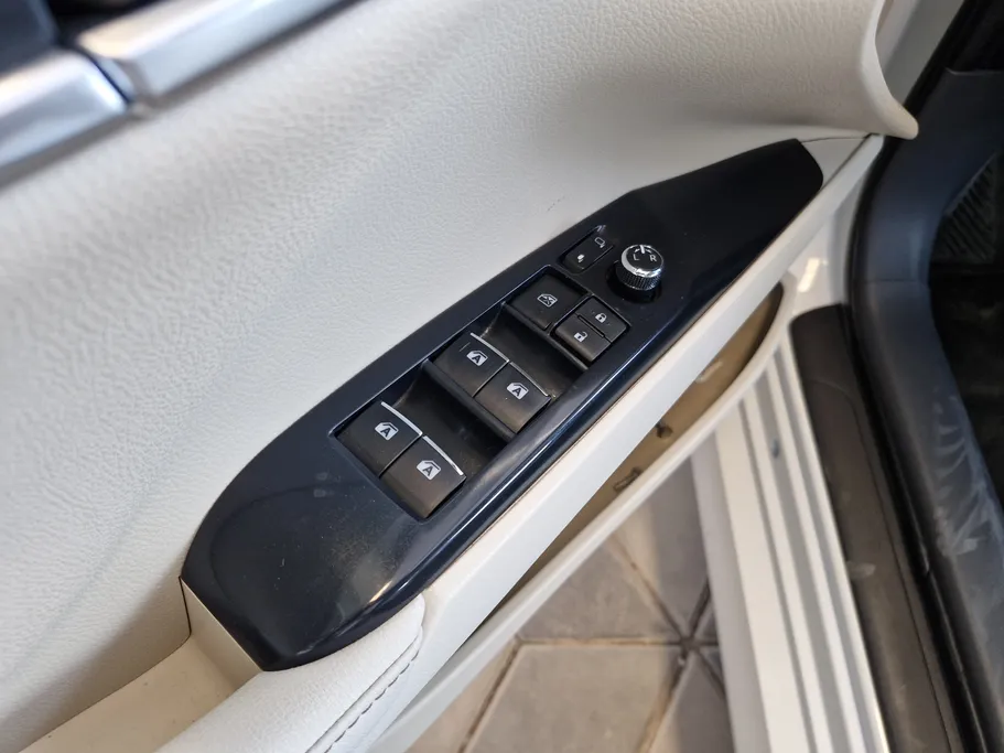 2020 Toyota Camry  SE plus 