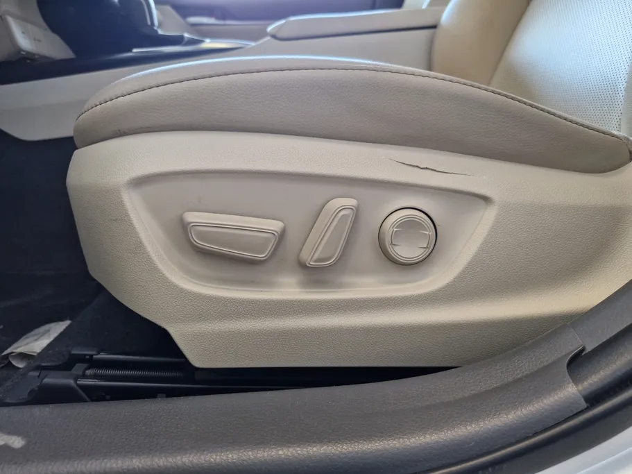 2020 Toyota Camry  SE plus 