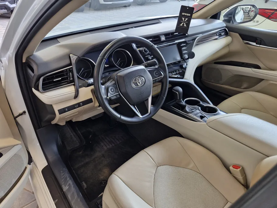 2020 Toyota Camry  SE plus 