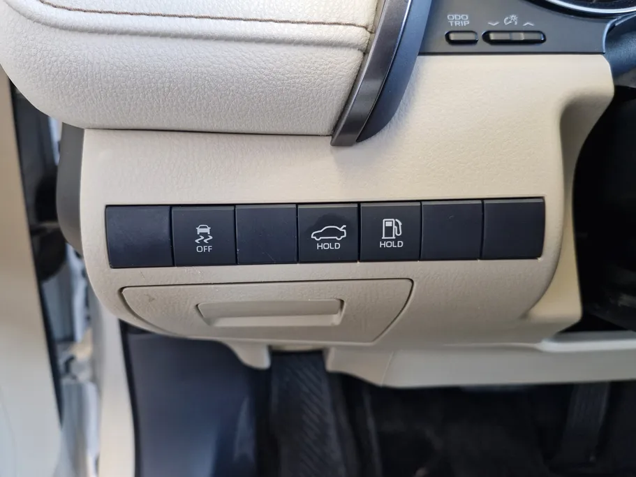 2020 Toyota Camry  SE plus 