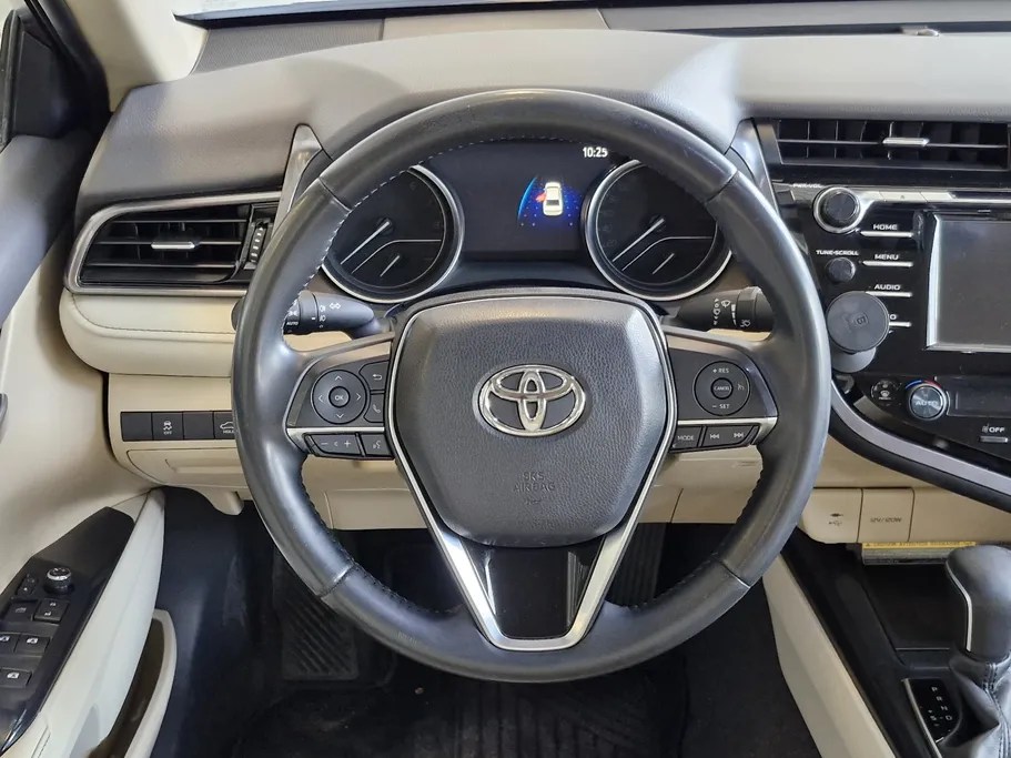 2020 Toyota Camry  SE plus 