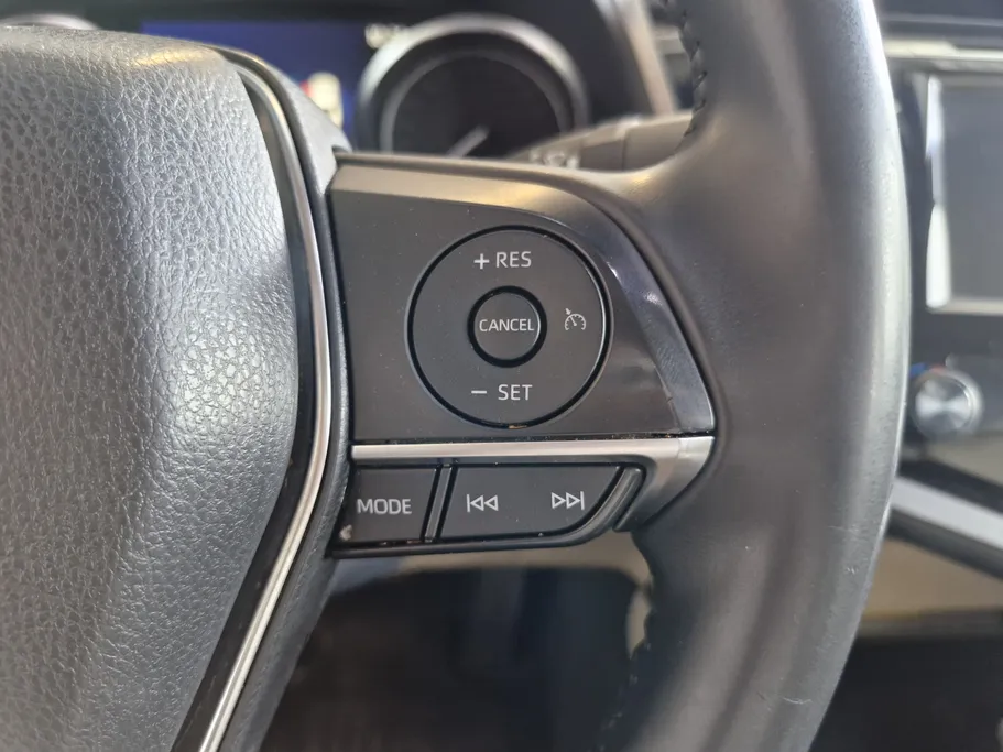 2020 Toyota Camry  SE plus 