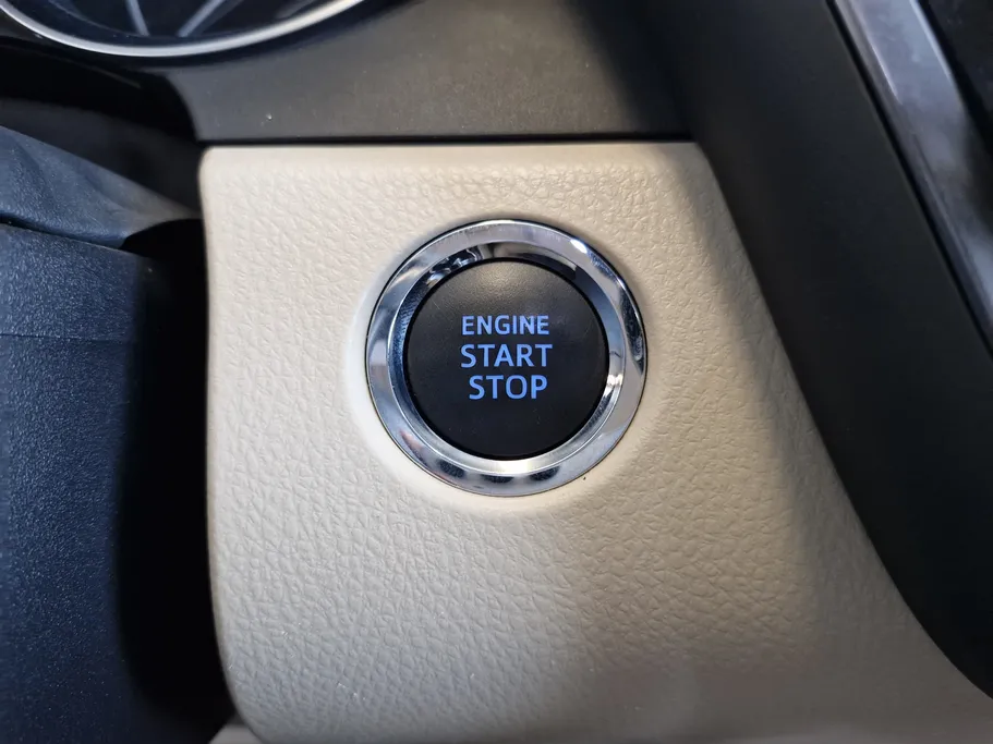 2020 Toyota Camry  SE plus 