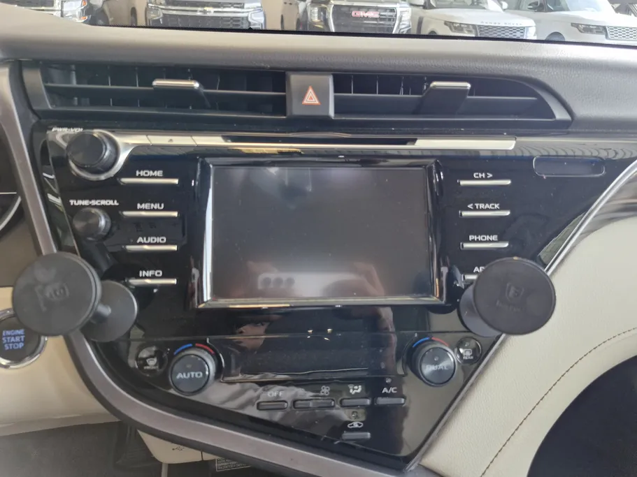 2020 Toyota Camry  SE plus 