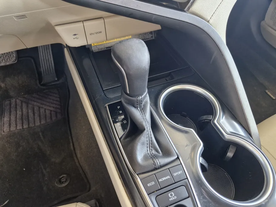 2020 Toyota Camry  SE plus 