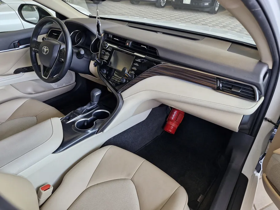 2020 Toyota Camry  SE plus 