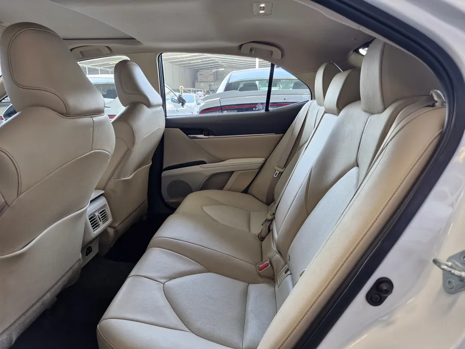 2020 Toyota Camry  SE plus 