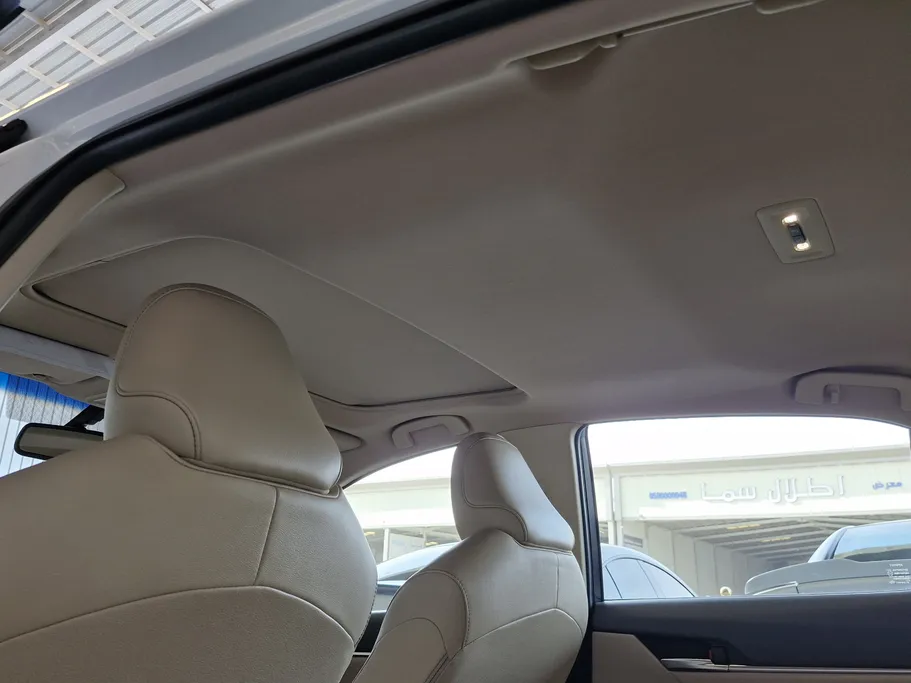 2020 Toyota Camry  SE plus 