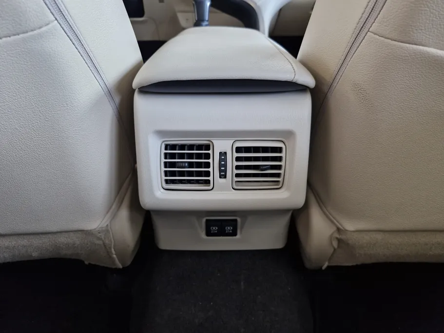 2020 Toyota Camry  SE plus 