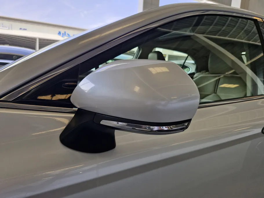 2020 Toyota Camry  SE plus 