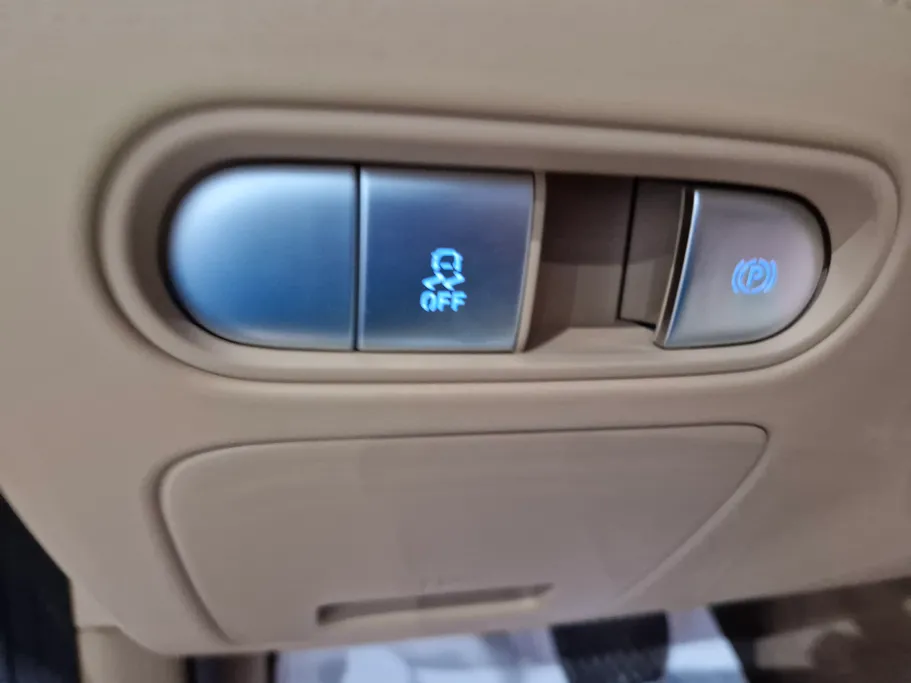 جينيسيس G90 Royal 2025 