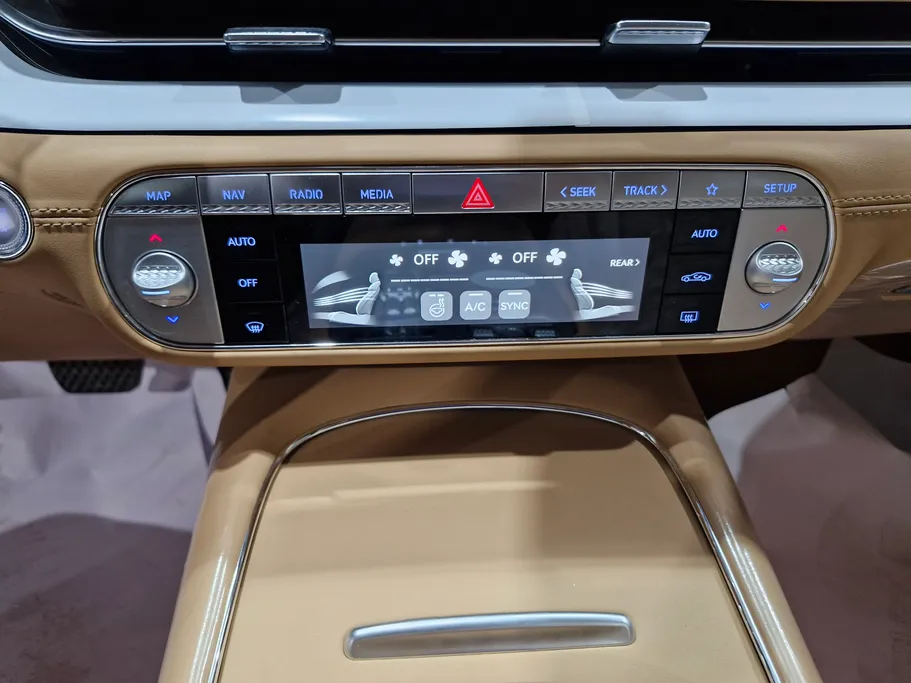 جينيسيس G90 Royal 2025 