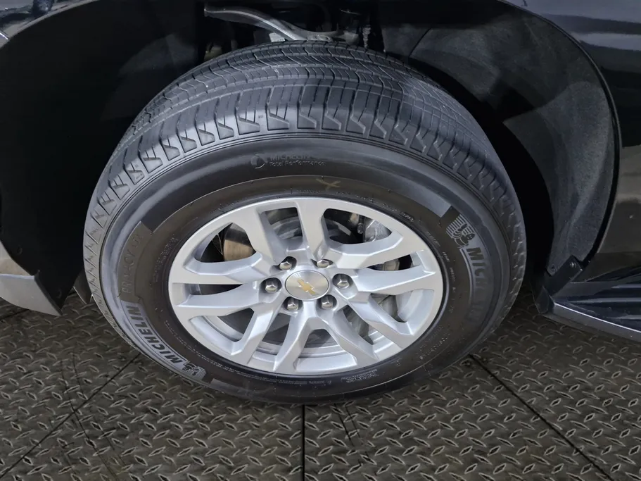 2023 Chevrolet Suburban LS 