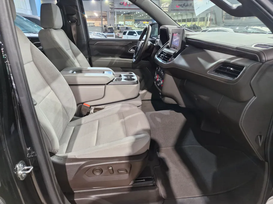 2023 Chevrolet Suburban LS 