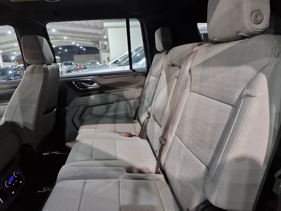 2023 Chevrolet Suburban LS 