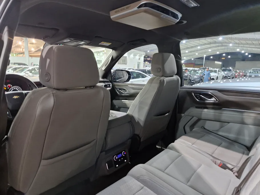 2023 Chevrolet Suburban LS 