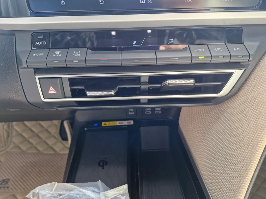 2025 Toyota Camry  E Plus HEV 