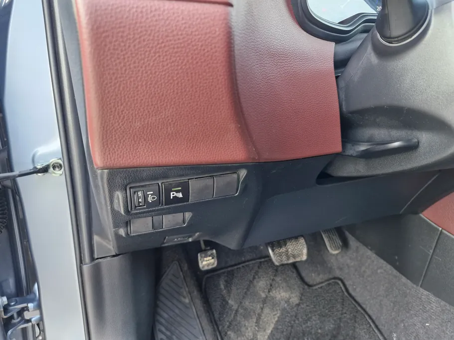 تويوتا كورولا كروس XLE HEV 2024 