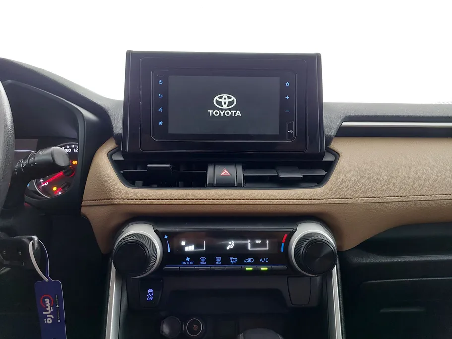 تويوتا راف فور LE 2022 