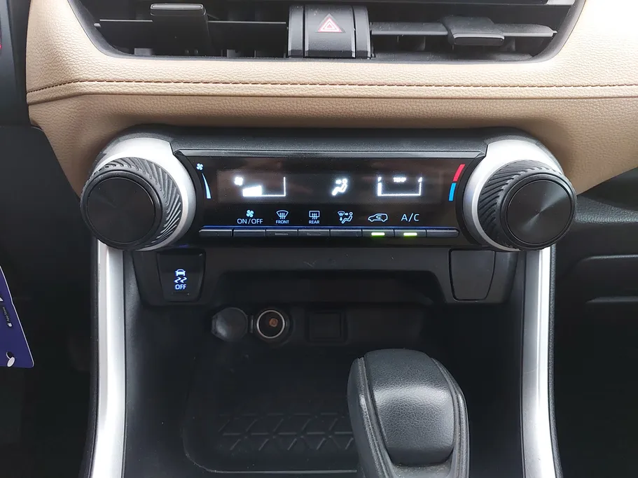 تويوتا راف فور LE 2022 