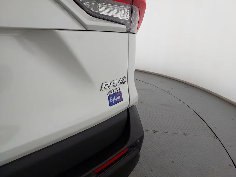 تويوتا راف فور LE 2022 