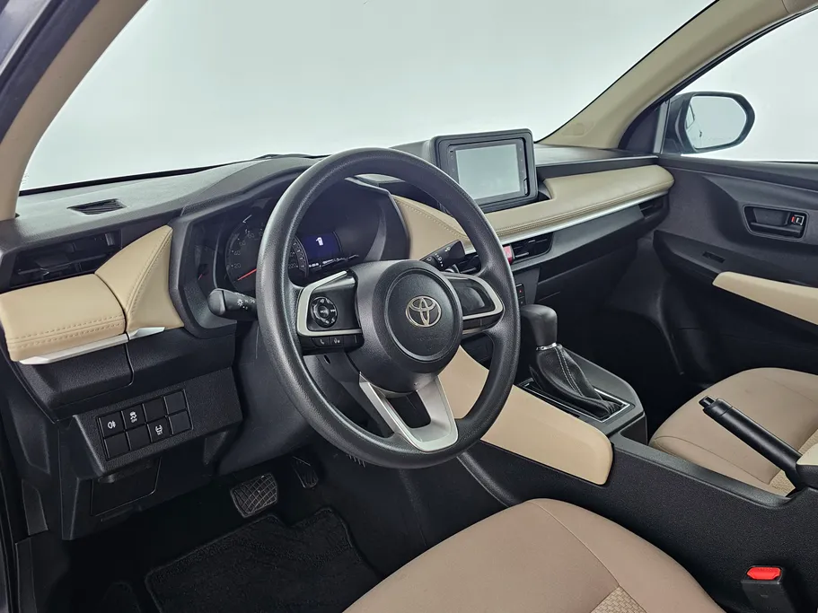 2024 Toyota Yaris  Y 