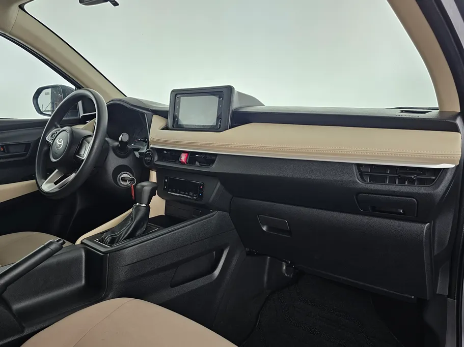 2024 Toyota Yaris  Y 