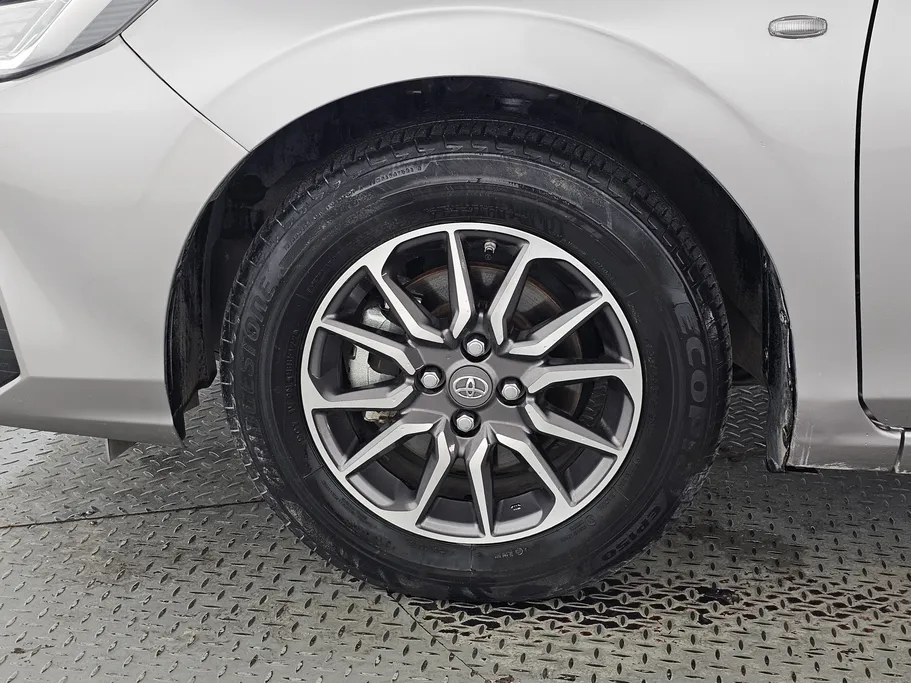 2023 Toyota Yaris  Y 