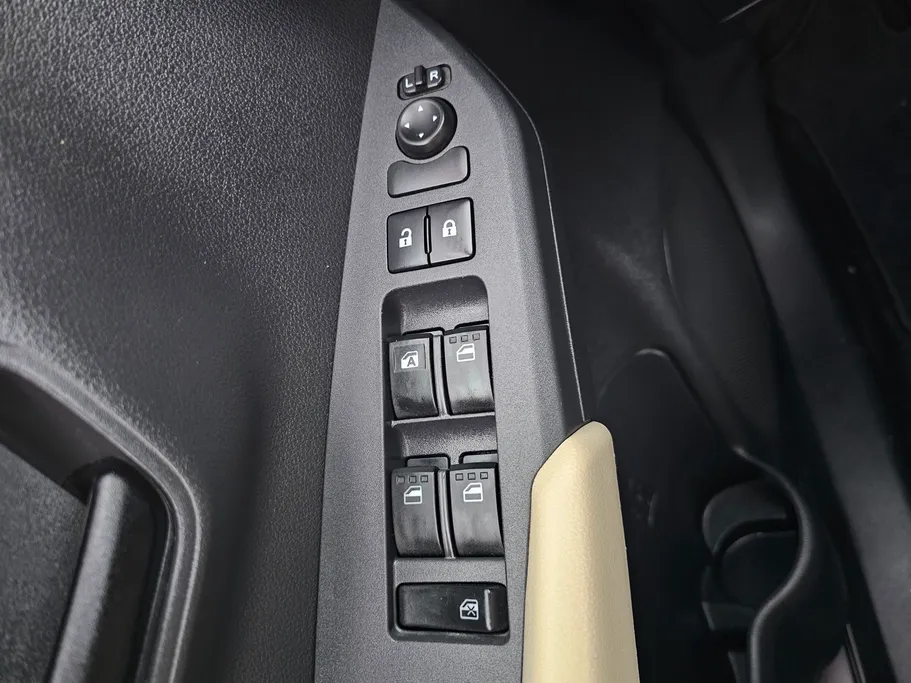 2023 Toyota Yaris  Y 