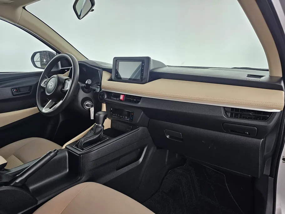 2023 Toyota Yaris  Y 