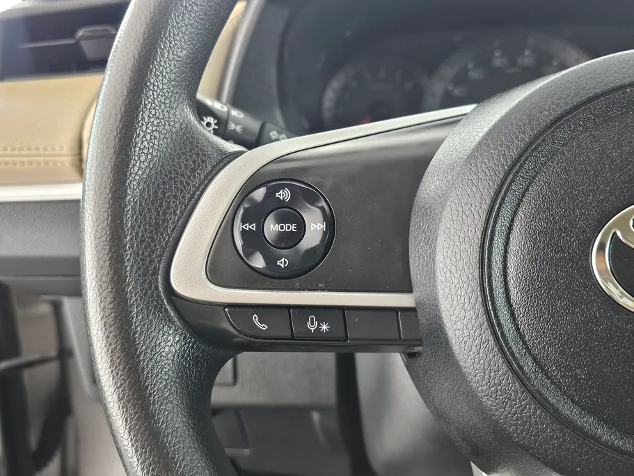 2023 Toyota Yaris  Y 