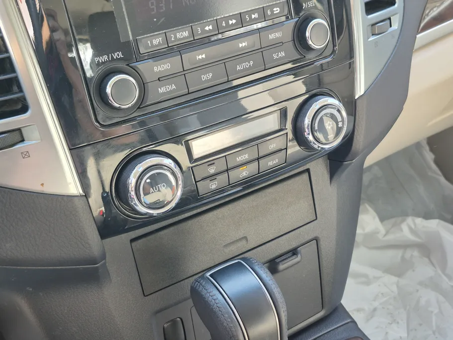 2020 Mitsubishi Pajero GLS 5Doors 