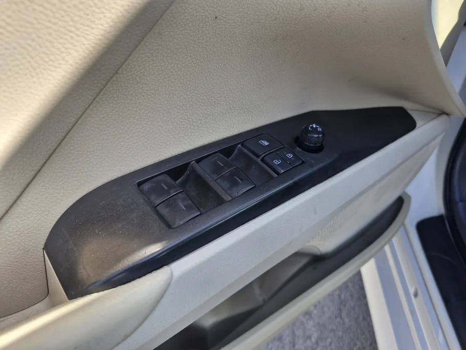 2021 Toyota Camry  LE HEV 