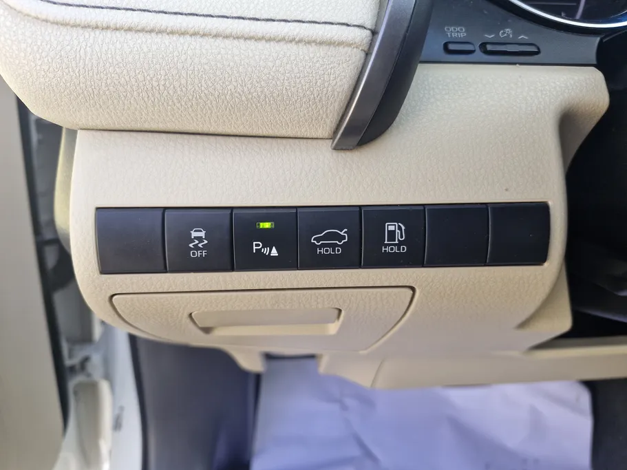 2021 Toyota Camry  LE HEV 