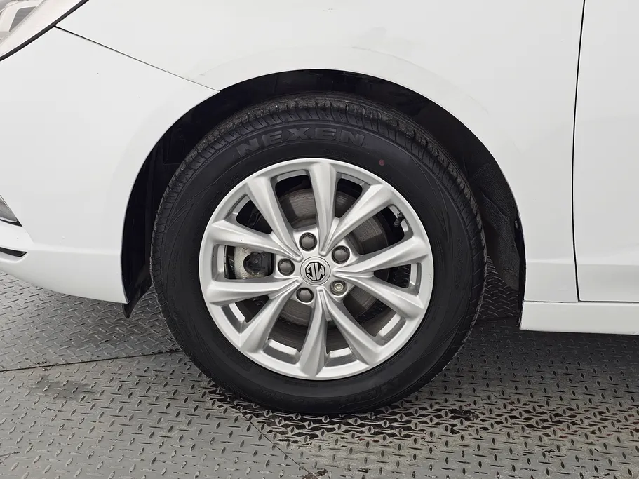 ام جي 5 STD 2023 