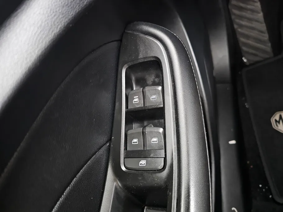 ام جي 5 STD 2023 