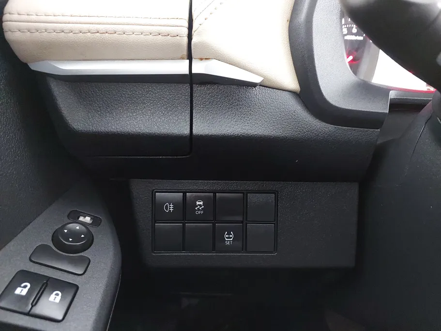 تويوتا يارس Y 2023 