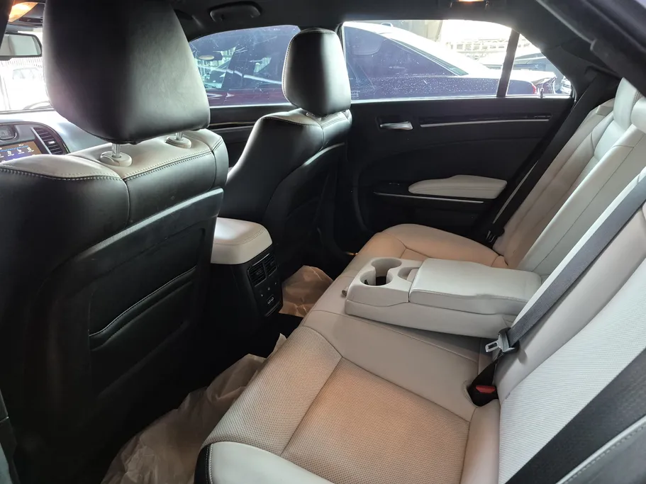 كرايسلر 300 S 2021 