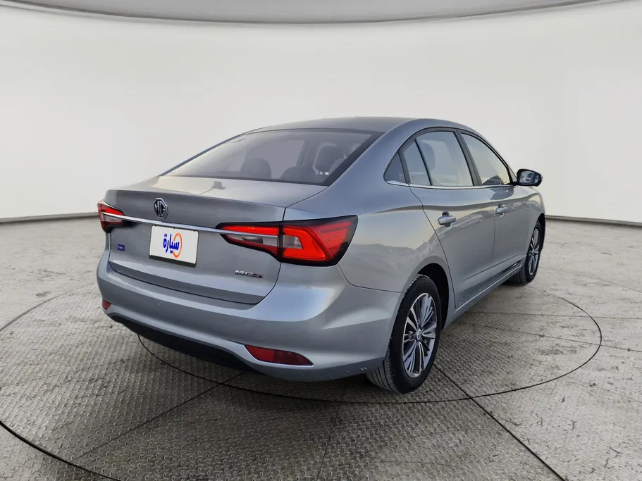 ام جي 5 LUX 2023 