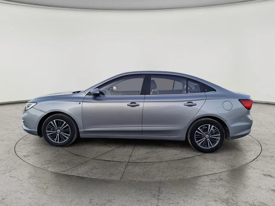 ام جي 5 LUX 2023 