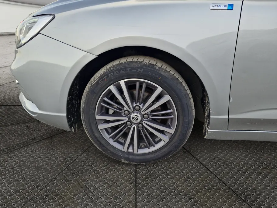 ام جي 5 LUX 2023 