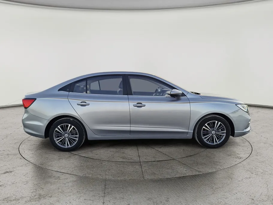 ام جي 5 LUX 2023 